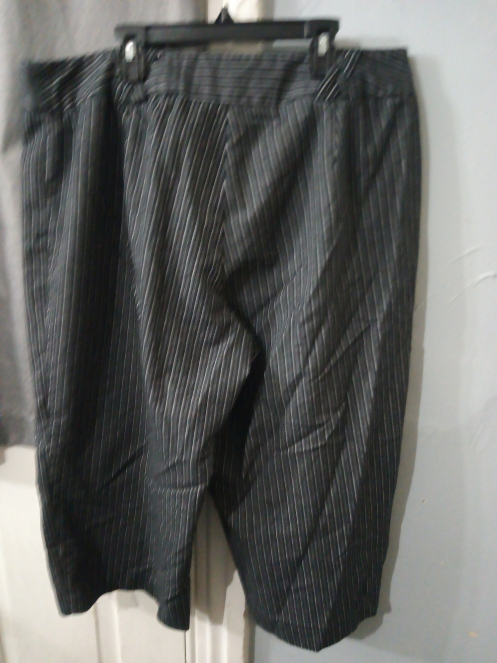 dressbarn Black Pinstripe Women's Dress Capris